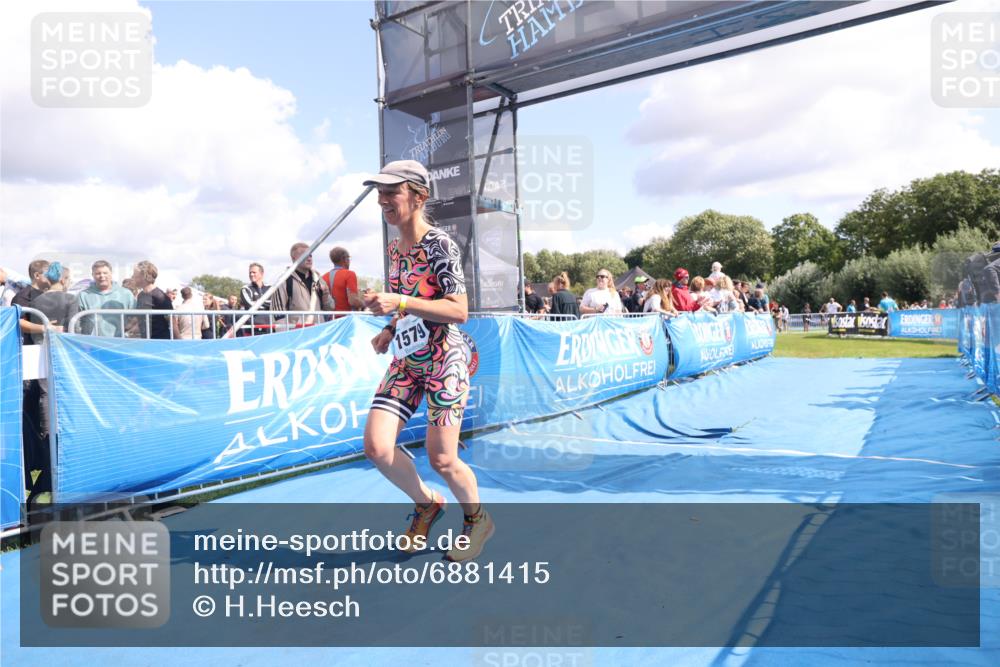 25.08.2024 - Elbe Triathlon Hamburg H.Heesch http://msf.ph/oto/6881415 25.08.2024 11:56:45 Ziel 1579 meine-sportfotos.de