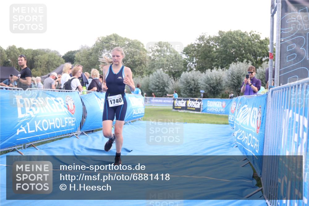 25.08.2024 - Elbe Triathlon Hamburg H.Heesch http://msf.ph/oto/6881418 25.08.2024 12:33:25 Ziel 1740 meine-sportfotos.de