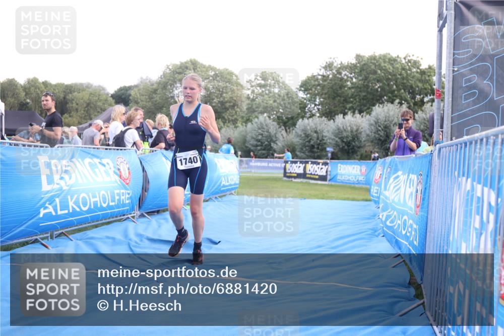 25.08.2024 - Elbe Triathlon Hamburg H.Heesch http://msf.ph/oto/6881420 25.08.2024 12:33:25 Ziel 1740 meine-sportfotos.de