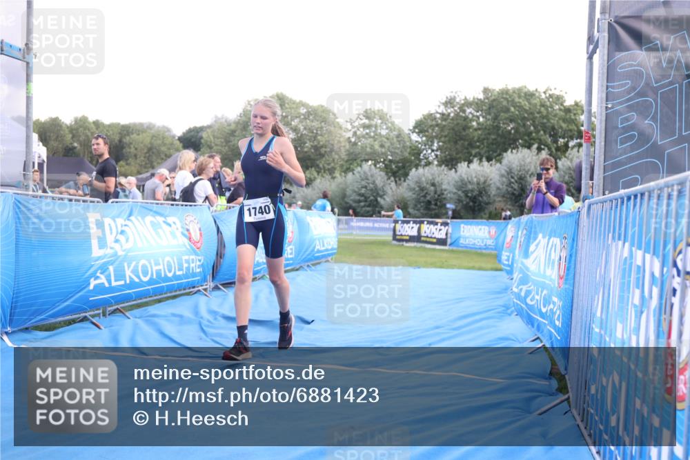 25.08.2024 - Elbe Triathlon Hamburg H.Heesch http://msf.ph/oto/6881423 25.08.2024 12:33:25 Ziel 1740 meine-sportfotos.de