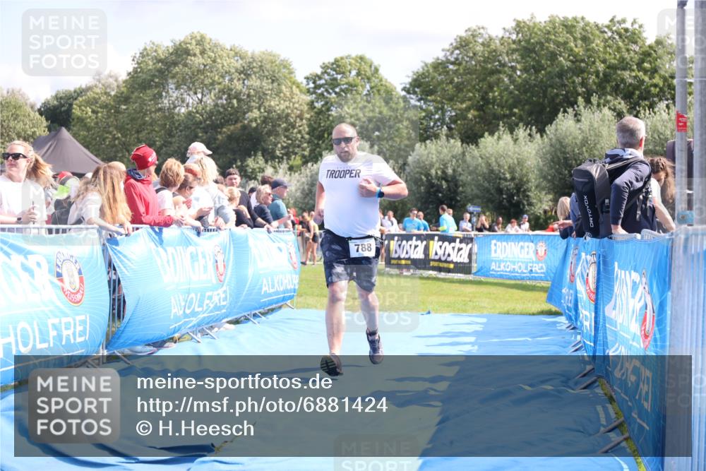 25.08.2024 - Elbe Triathlon Hamburg H.Heesch http://msf.ph/oto/6881424 25.08.2024 11:56:55 Ziel 788, 1518 meine-sportfotos.de