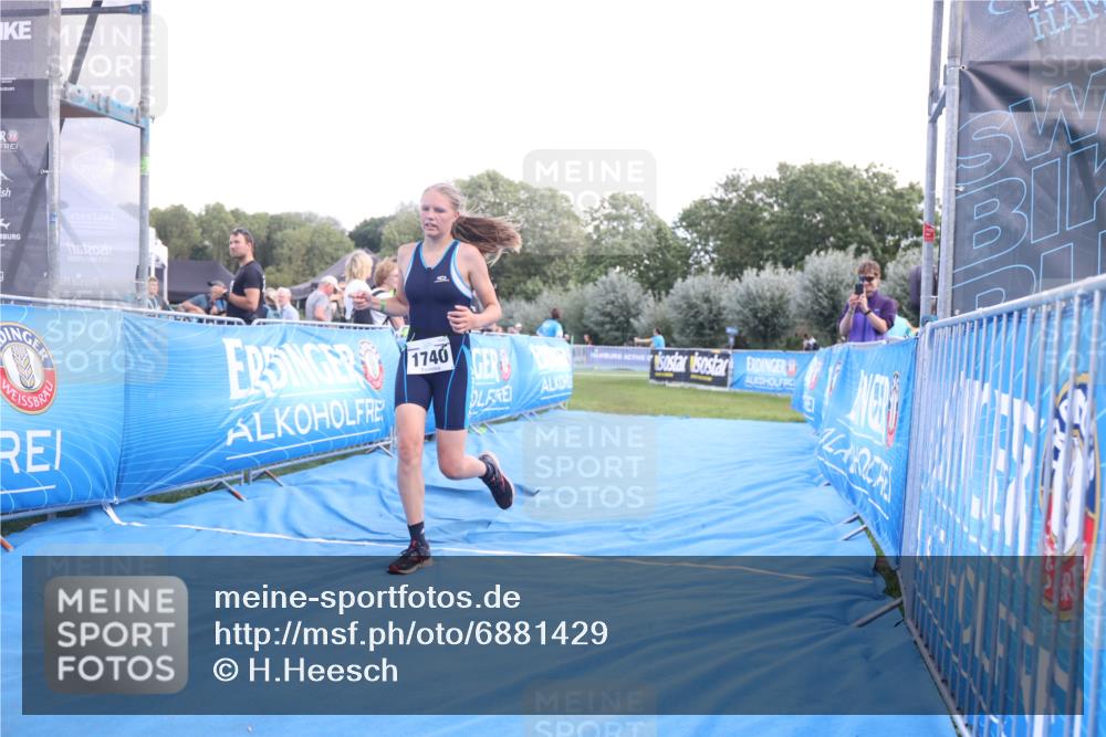 25.08.2024 - Elbe Triathlon Hamburg H.Heesch http://msf.ph/oto/6881429 25.08.2024 12:33:26 Ziel 1740 meine-sportfotos.de