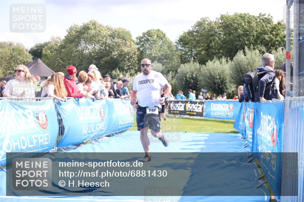 25.08.2024 - Elbe Triathlon Hamburg H.Heesch http://msf.ph/oto/6881430 25.08.2024 11:56:55 Ziel 788, 1518 meine-sportfotos.de