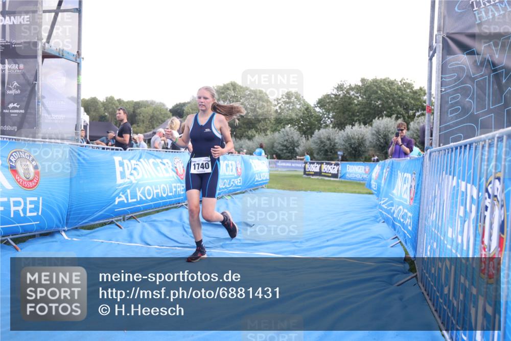 25.08.2024 - Elbe Triathlon Hamburg H.Heesch http://msf.ph/oto/6881431 25.08.2024 12:33:26 Ziel 1740 meine-sportfotos.de