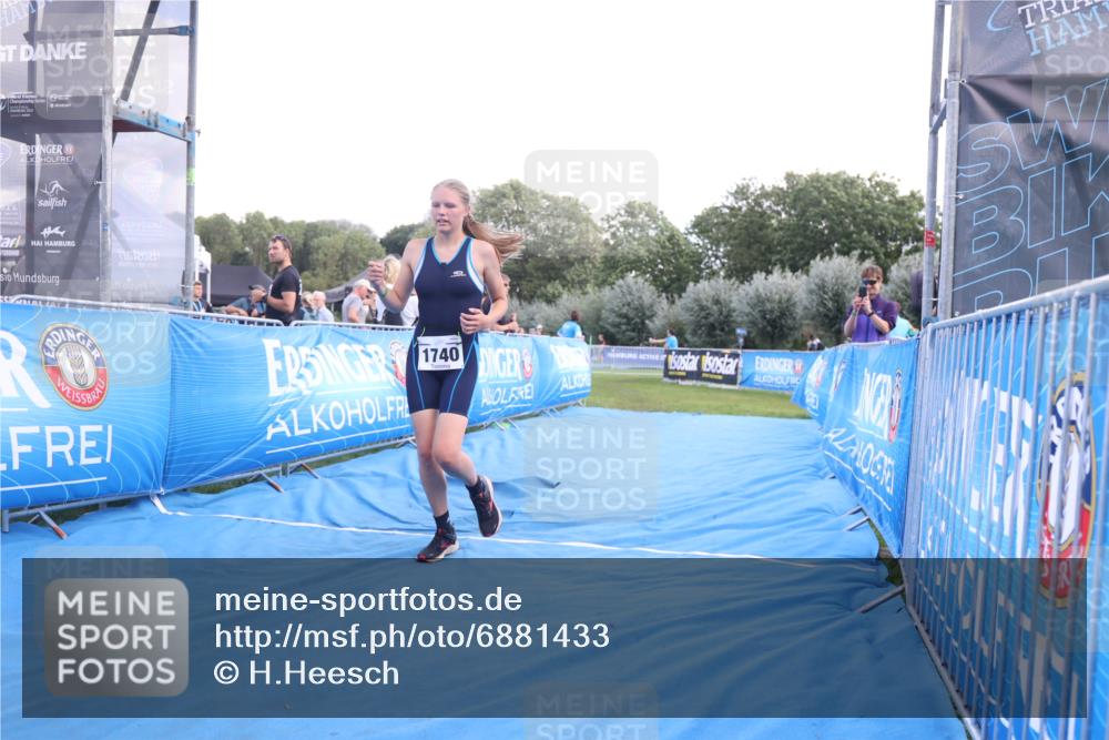 25.08.2024 - Elbe Triathlon Hamburg H.Heesch http://msf.ph/oto/6881433 25.08.2024 12:33:26 Ziel 1740 meine-sportfotos.de