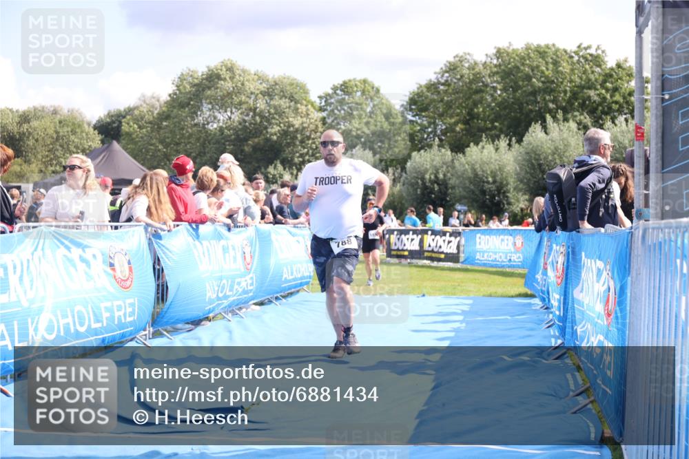 25.08.2024 - Elbe Triathlon Hamburg H.Heesch http://msf.ph/oto/6881434 25.08.2024 11:56:55 Ziel 788, 1518 meine-sportfotos.de