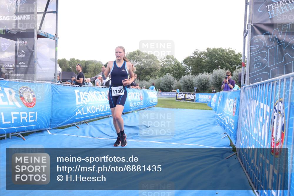 25.08.2024 - Elbe Triathlon Hamburg H.Heesch http://msf.ph/oto/6881435 25.08.2024 12:33:26 Ziel 1740 meine-sportfotos.de