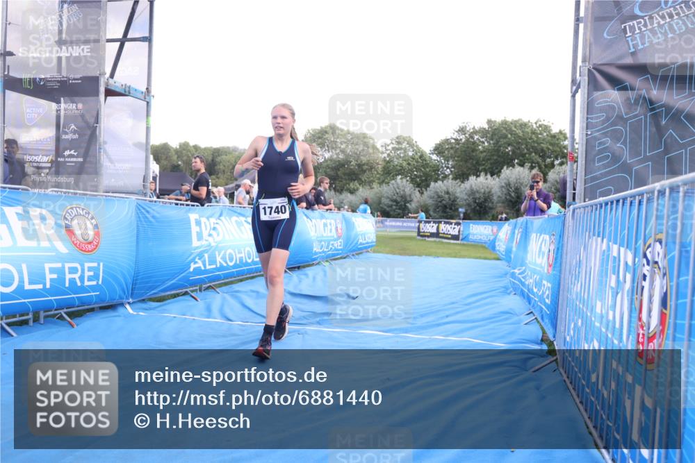 25.08.2024 - Elbe Triathlon Hamburg H.Heesch http://msf.ph/oto/6881440 25.08.2024 12:33:26 Ziel 1740 meine-sportfotos.de