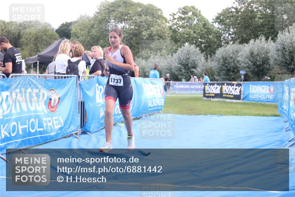 25.08.2024 - Elbe Triathlon Hamburg H.Heesch http://msf.ph/oto/6881442 25.08.2024 12:33:42 Ziel 1737 meine-sportfotos.de