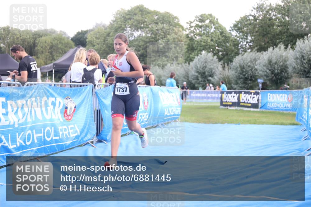 25.08.2024 - Elbe Triathlon Hamburg H.Heesch http://msf.ph/oto/6881445 25.08.2024 12:33:43 Ziel 1737 meine-sportfotos.de