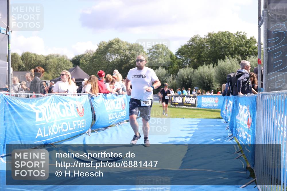 25.08.2024 - Elbe Triathlon Hamburg H.Heesch http://msf.ph/oto/6881447 25.08.2024 11:56:55 Ziel 788, 1518 meine-sportfotos.de