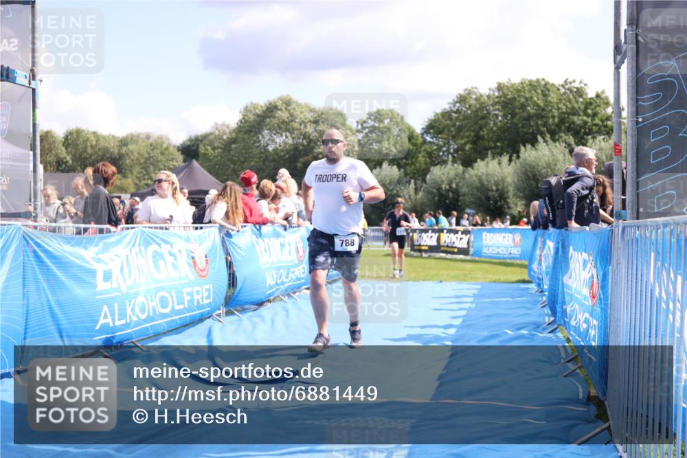25.08.2024 - Elbe Triathlon Hamburg H.Heesch http://msf.ph/oto/6881449 25.08.2024 11:56:55 Ziel 788, 1518 meine-sportfotos.de