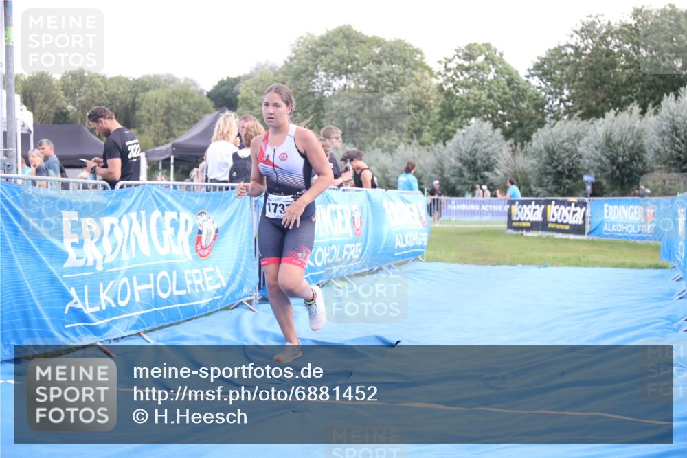 25.08.2024 - Elbe Triathlon Hamburg H.Heesch http://msf.ph/oto/6881452 25.08.2024 12:33:43 Ziel 1737 meine-sportfotos.de