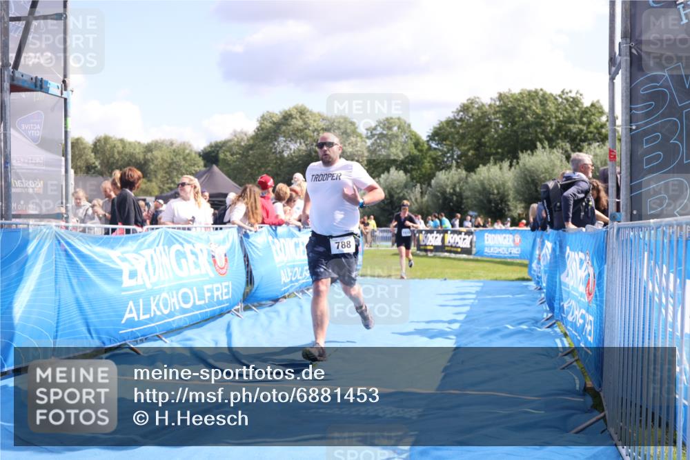 25.08.2024 - Elbe Triathlon Hamburg H.Heesch http://msf.ph/oto/6881453 25.08.2024 11:56:55 Ziel 788, 1518 meine-sportfotos.de