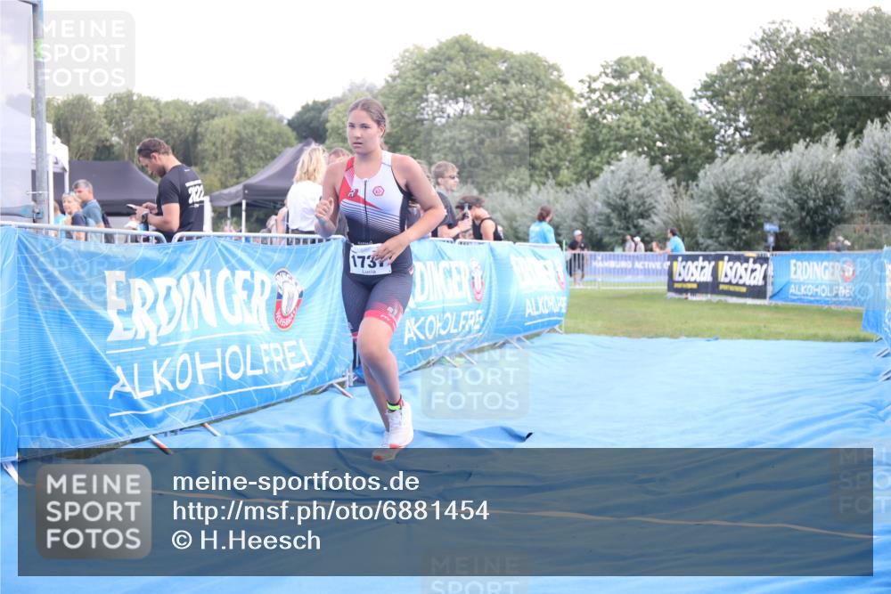25.08.2024 - Elbe Triathlon Hamburg H.Heesch http://msf.ph/oto/6881454 25.08.2024 12:33:43 Ziel 1737 meine-sportfotos.de