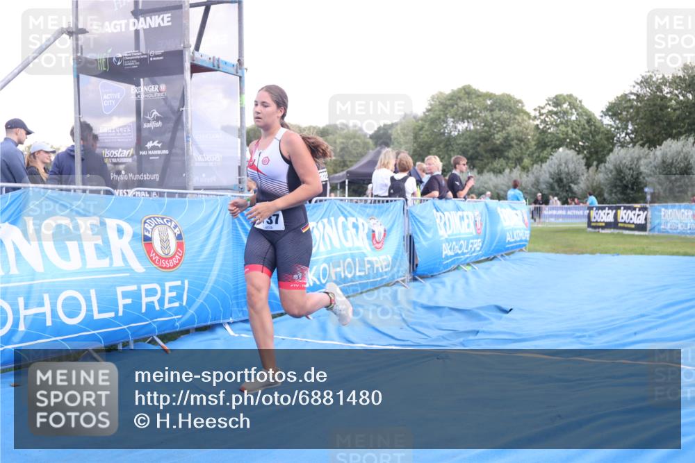 25.08.2024 - Elbe Triathlon Hamburg H.Heesch http://msf.ph/oto/6881480 25.08.2024 12:33:43 Ziel 1737 meine-sportfotos.de