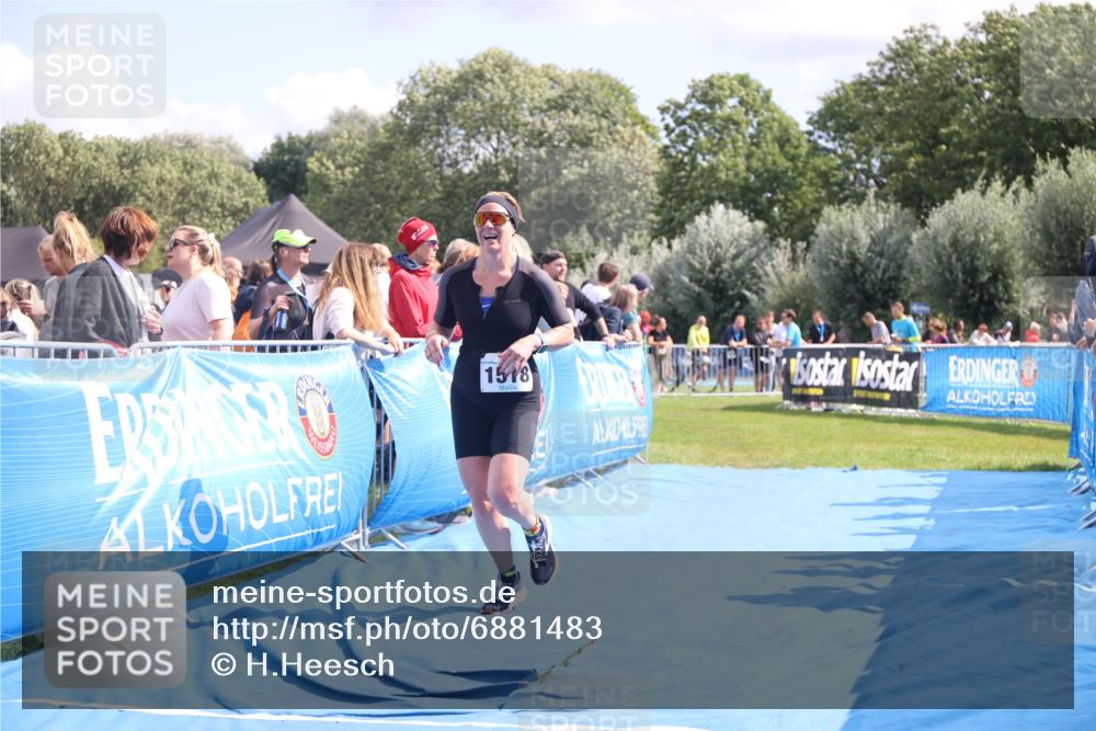 25.08.2024 - Elbe Triathlon Hamburg H.Heesch http://msf.ph/oto/6881483 25.08.2024 11:56:59 Ziel 788, 1492, 1518 meine-sportfotos.de
