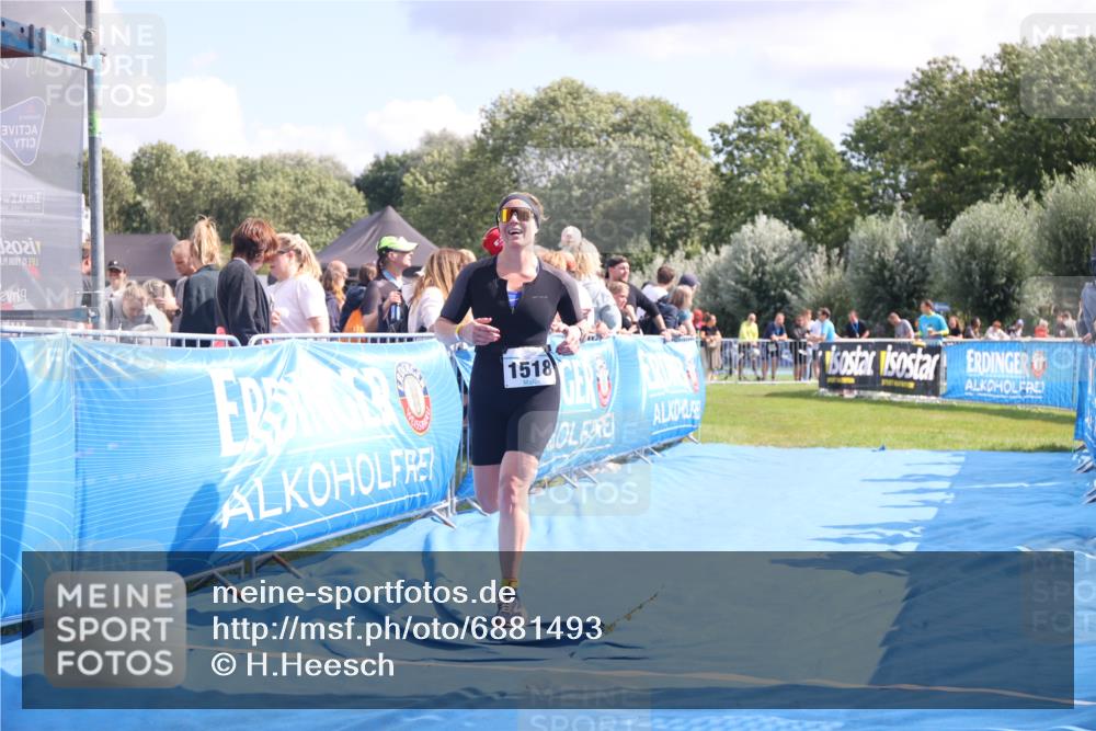 25.08.2024 - Elbe Triathlon Hamburg H.Heesch http://msf.ph/oto/6881493 25.08.2024 11:56:59 Ziel 788, 1492, 1518 meine-sportfotos.de