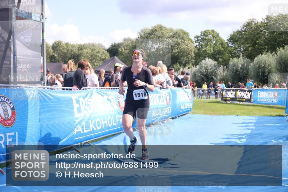25.08.2024 - Elbe Triathlon Hamburg H.Heesch http://msf.ph/oto/6881499 25.08.2024 11:56:59 Ziel 788, 1492, 1518 meine-sportfotos.de