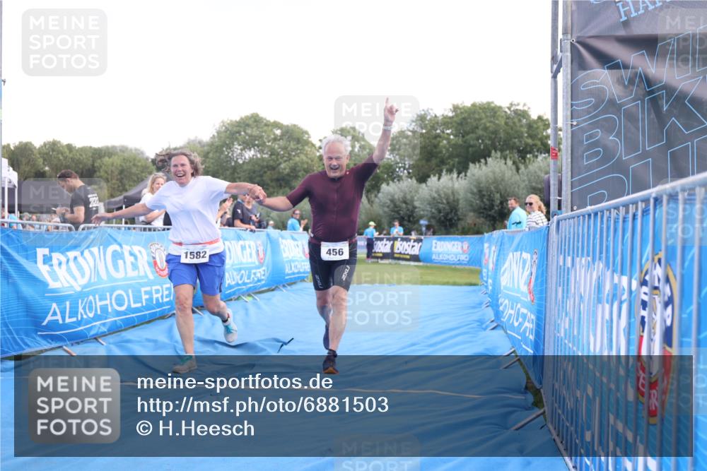 25.08.2024 - Elbe Triathlon Hamburg H.Heesch http://msf.ph/oto/6881503 25.08.2024 12:34:36 Ziel 456, 1582 meine-sportfotos.de