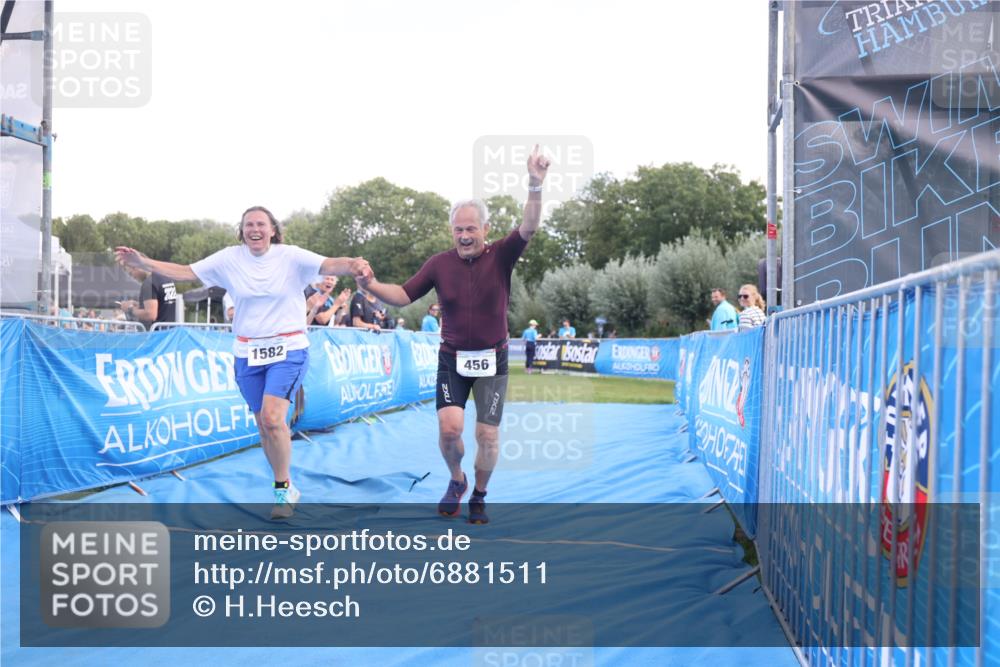 25.08.2024 - Elbe Triathlon Hamburg H.Heesch http://msf.ph/oto/6881511 25.08.2024 12:34:36 Ziel 456, 1582 meine-sportfotos.de