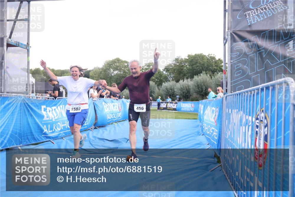 25.08.2024 - Elbe Triathlon Hamburg H.Heesch http://msf.ph/oto/6881519 25.08.2024 12:34:36 Ziel 456, 1582 meine-sportfotos.de