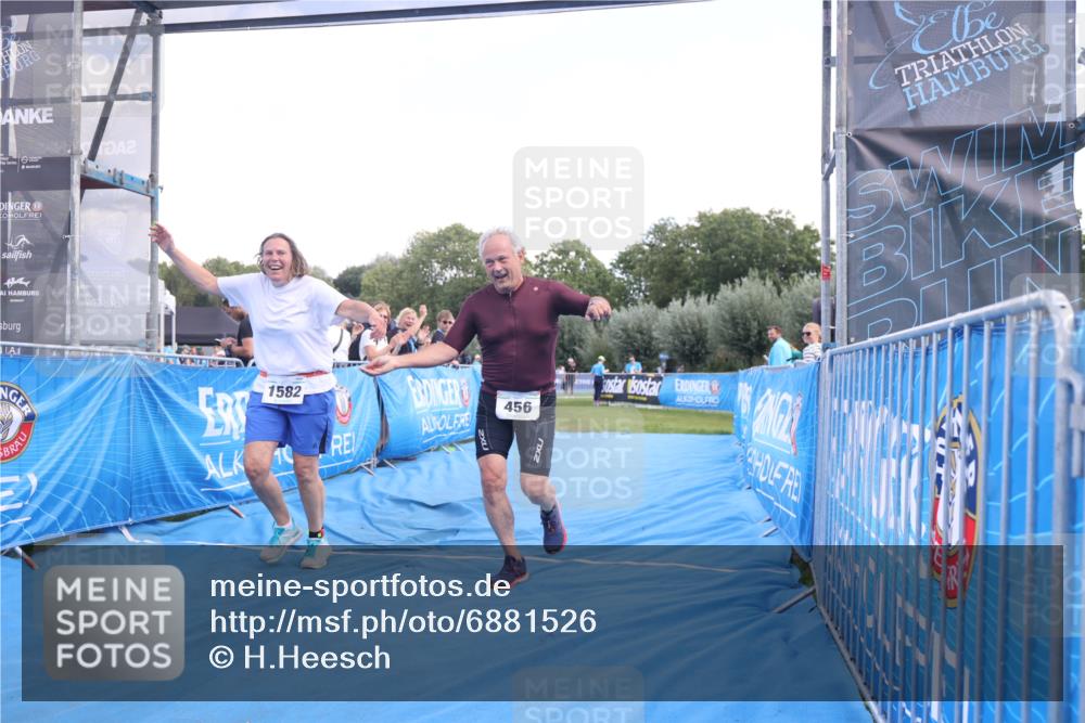 25.08.2024 - Elbe Triathlon Hamburg H.Heesch http://msf.ph/oto/6881526 25.08.2024 12:34:36 Ziel 456, 1582 meine-sportfotos.de