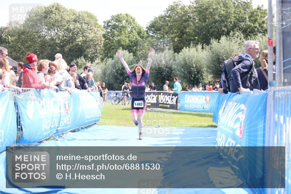 25.08.2024 - Elbe Triathlon Hamburg H.Heesch http://msf.ph/oto/6881530 25.08.2024 11:57:06 Ziel 1492, 1518 meine-sportfotos.de
