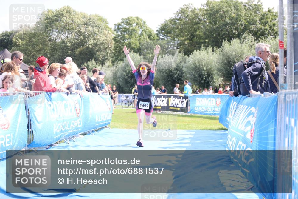 25.08.2024 - Elbe Triathlon Hamburg H.Heesch http://msf.ph/oto/6881537 25.08.2024 11:57:06 Ziel 1492, 1518 meine-sportfotos.de