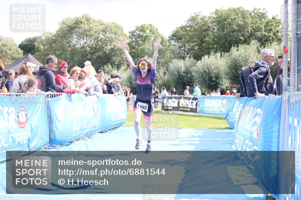 25.08.2024 - Elbe Triathlon Hamburg H.Heesch http://msf.ph/oto/6881544 25.08.2024 11:57:07 Ziel 1492 meine-sportfotos.de