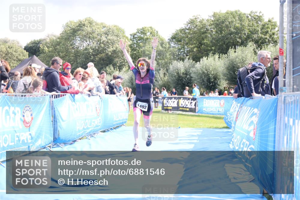 25.08.2024 - Elbe Triathlon Hamburg H.Heesch http://msf.ph/oto/6881546 25.08.2024 11:57:07 Ziel 1492 meine-sportfotos.de
