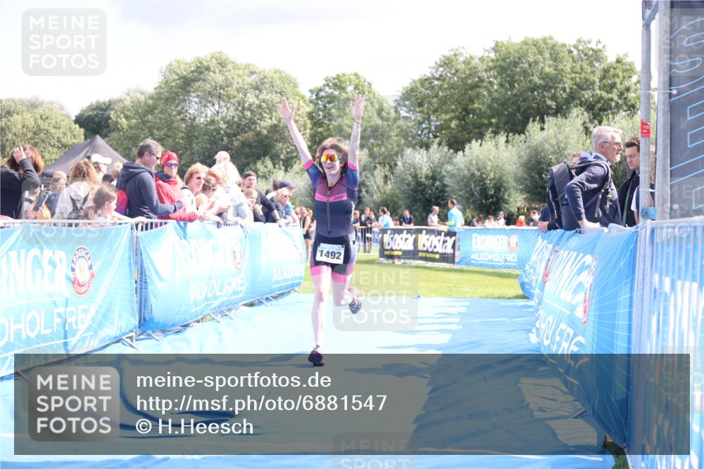 25.08.2024 - Elbe Triathlon Hamburg H.Heesch http://msf.ph/oto/6881547 25.08.2024 11:57:07 Ziel 1492 meine-sportfotos.de