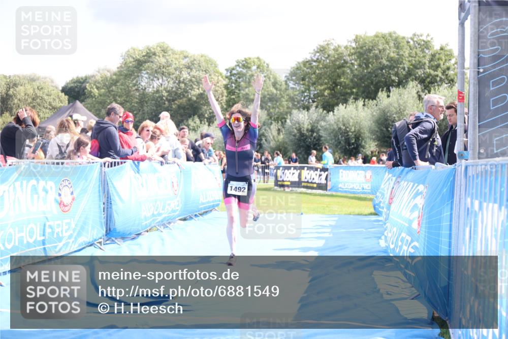 25.08.2024 - Elbe Triathlon Hamburg H.Heesch http://msf.ph/oto/6881549 25.08.2024 11:57:07 Ziel 1492 meine-sportfotos.de