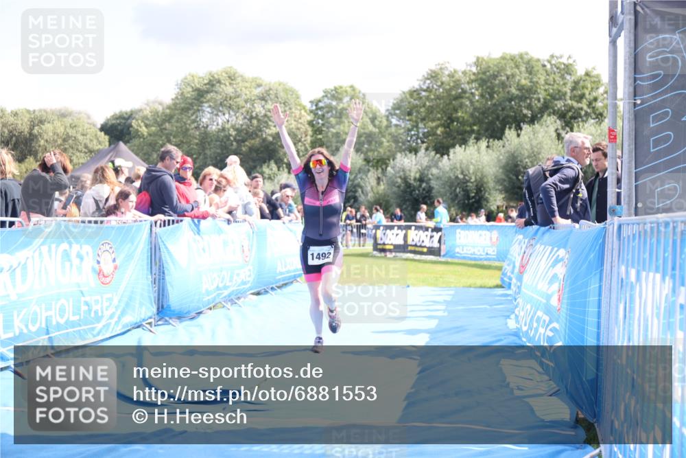 25.08.2024 - Elbe Triathlon Hamburg H.Heesch http://msf.ph/oto/6881553 25.08.2024 11:57:07 Ziel 1492 meine-sportfotos.de