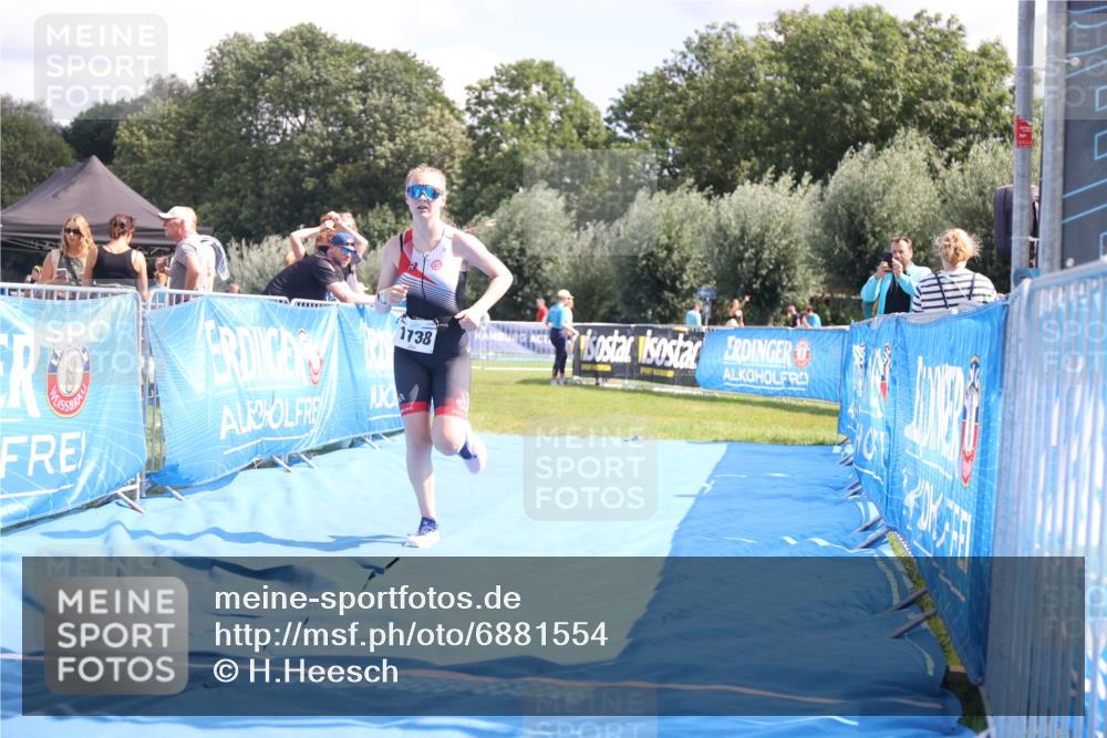 25.08.2024 - Elbe Triathlon Hamburg H.Heesch http://msf.ph/oto/6881554 25.08.2024 12:35:14 Ziel 1738 meine-sportfotos.de