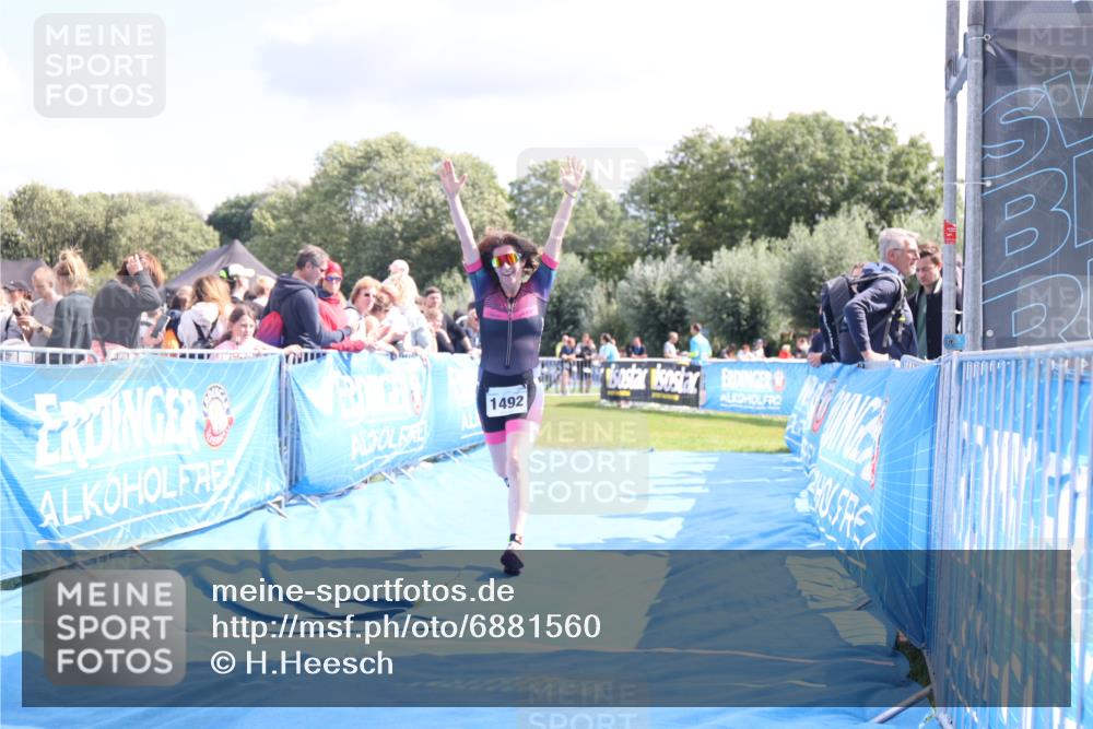 25.08.2024 - Elbe Triathlon Hamburg H.Heesch http://msf.ph/oto/6881560 25.08.2024 11:57:07 Ziel 1492 meine-sportfotos.de
