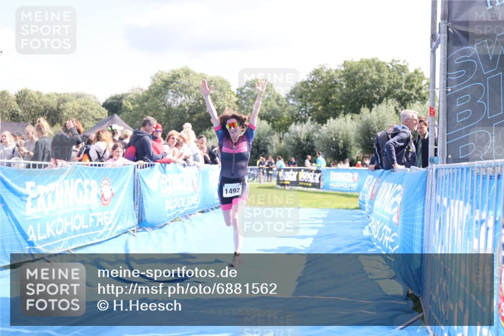 25.08.2024 - Elbe Triathlon Hamburg H.Heesch http://msf.ph/oto/6881562 25.08.2024 11:57:07 Ziel 1492 meine-sportfotos.de