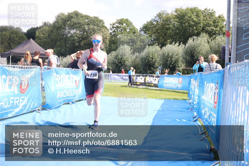 25.08.2024 - Elbe Triathlon Hamburg H.Heesch http://msf.ph/oto/6881563 25.08.2024 12:35:15 Ziel 1738 meine-sportfotos.de