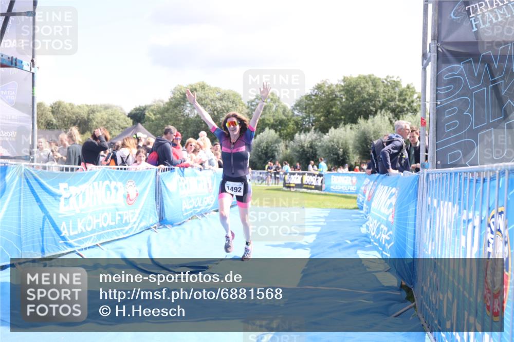 25.08.2024 - Elbe Triathlon Hamburg H.Heesch http://msf.ph/oto/6881568 25.08.2024 11:57:08 Ziel 1492 meine-sportfotos.de