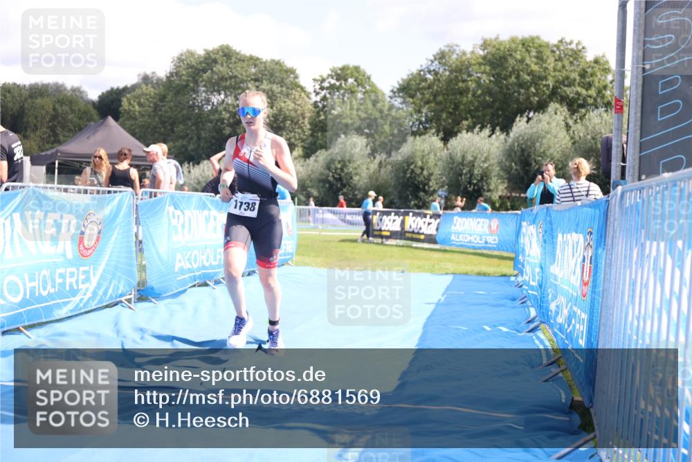 25.08.2024 - Elbe Triathlon Hamburg H.Heesch http://msf.ph/oto/6881569 25.08.2024 12:35:15 Ziel 1738 meine-sportfotos.de