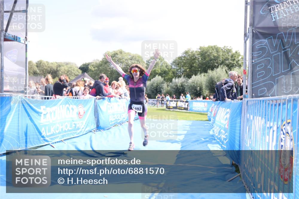 25.08.2024 - Elbe Triathlon Hamburg H.Heesch http://msf.ph/oto/6881570 25.08.2024 11:57:08 Ziel 1492 meine-sportfotos.de