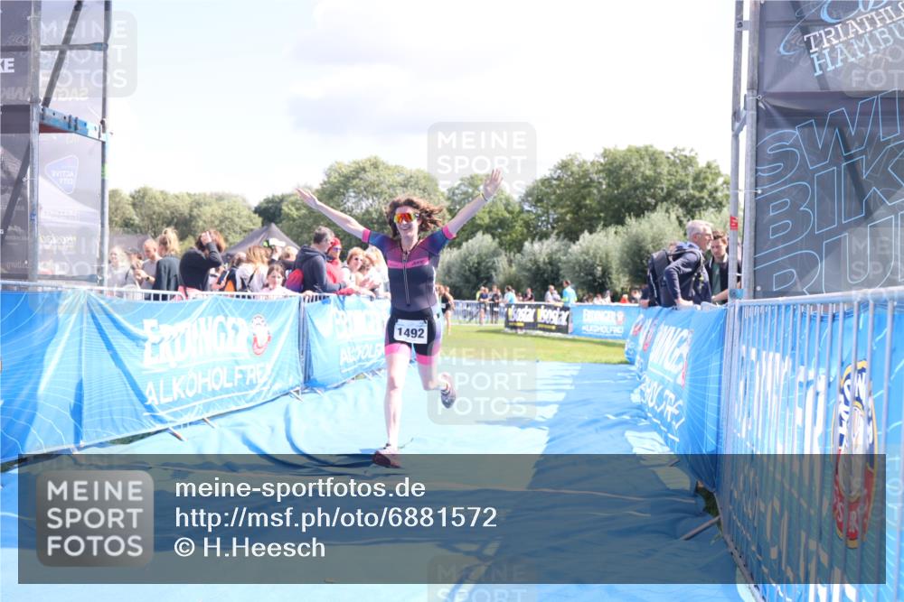 25.08.2024 - Elbe Triathlon Hamburg H.Heesch http://msf.ph/oto/6881572 25.08.2024 11:57:08 Ziel 1492 meine-sportfotos.de