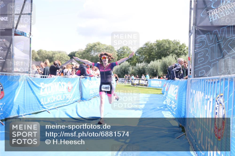 25.08.2024 - Elbe Triathlon Hamburg H.Heesch http://msf.ph/oto/6881574 25.08.2024 11:57:08 Ziel 1492 meine-sportfotos.de