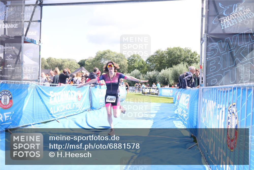 25.08.2024 - Elbe Triathlon Hamburg H.Heesch http://msf.ph/oto/6881578 25.08.2024 11:57:08 Ziel 1492 meine-sportfotos.de