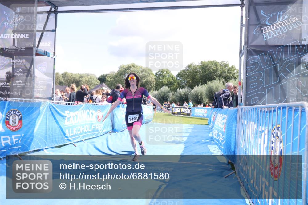 25.08.2024 - Elbe Triathlon Hamburg H.Heesch http://msf.ph/oto/6881580 25.08.2024 11:57:08 Ziel 1492 meine-sportfotos.de