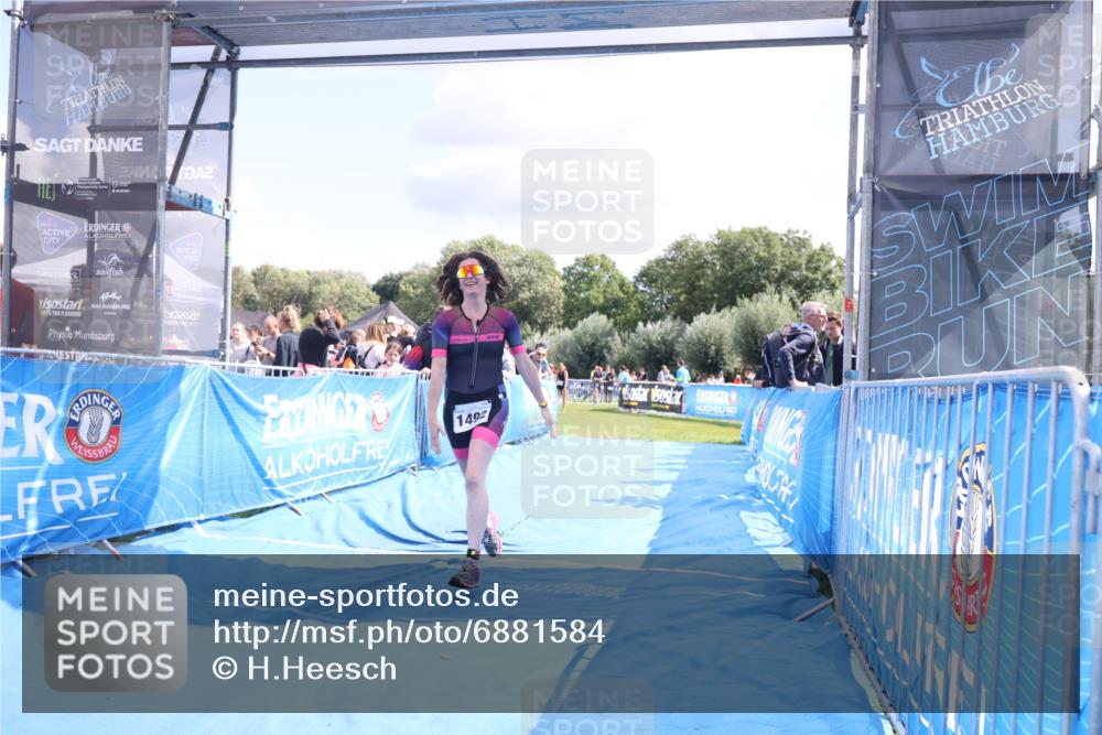 25.08.2024 - Elbe Triathlon Hamburg H.Heesch http://msf.ph/oto/6881584 25.08.2024 11:57:08 Ziel 1492 meine-sportfotos.de