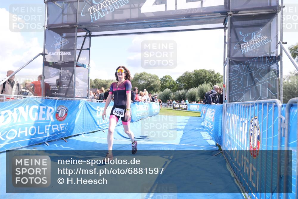 25.08.2024 - Elbe Triathlon Hamburg H.Heesch http://msf.ph/oto/6881597 25.08.2024 11:57:08 Ziel 1492 meine-sportfotos.de
