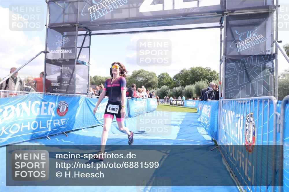 25.08.2024 - Elbe Triathlon Hamburg H.Heesch http://msf.ph/oto/6881599 25.08.2024 11:57:09 Ziel 1492 meine-sportfotos.de