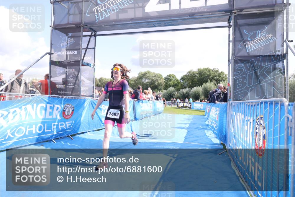 25.08.2024 - Elbe Triathlon Hamburg H.Heesch http://msf.ph/oto/6881600 25.08.2024 11:57:09 Ziel 1492 meine-sportfotos.de