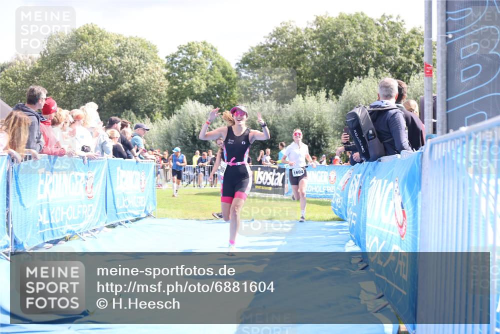 25.08.2024 - Elbe Triathlon Hamburg H.Heesch http://msf.ph/oto/6881604 25.08.2024 11:57:23 Ziel 1564, 1689, 1694 meine-sportfotos.de